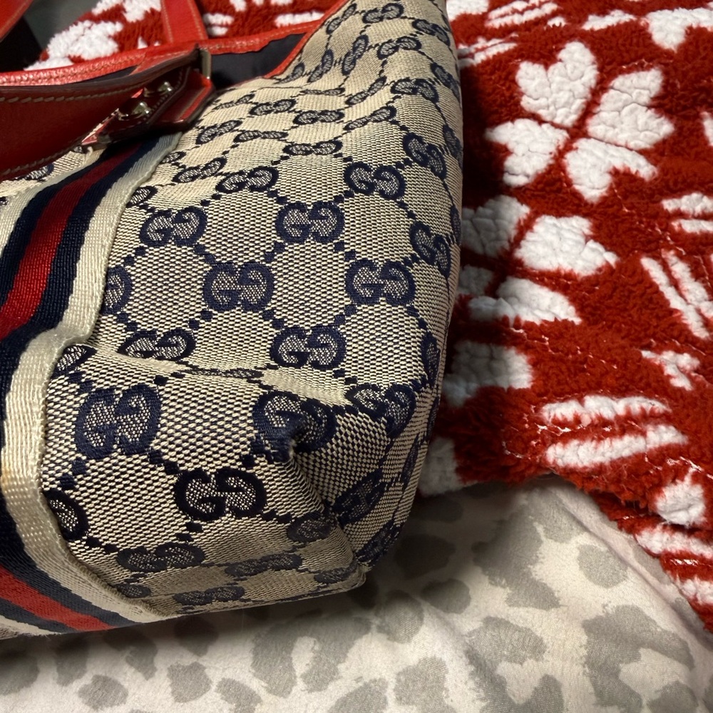 Authentic Gucci tote tan and red. Comes with certificate of authenticity - Picture 10 of 12